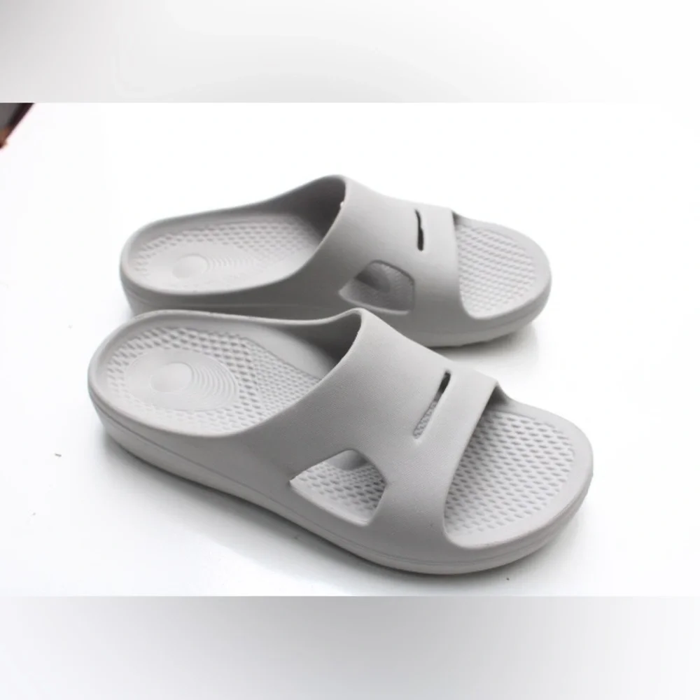NWOT REVITALIGN Fusion Strive slide sandals